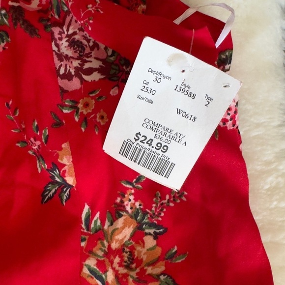 RED FLORAL PRINT ROMPER - Picture 7 of 7